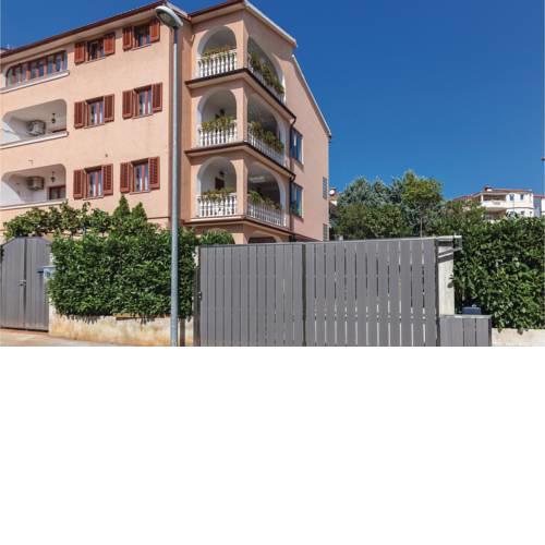Three-Bedroom Apartment in Pula