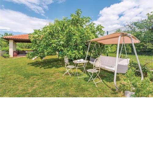 Three-Bedroom Apartment in Viskovo