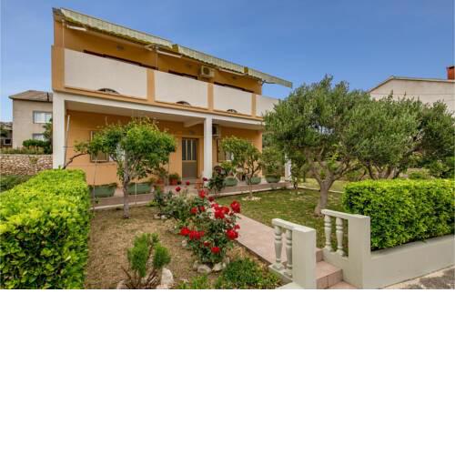 Three-Bedroom Apartment with Sea View in Pag