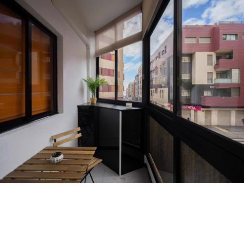 Three Bedroom Flat with Pool and Sea view