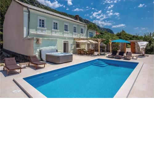 Three-Bedroom Holiday Home in Bribir