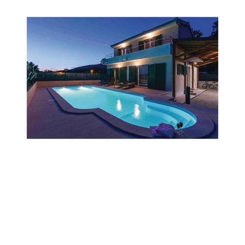 Three-Bedroom Holiday Home in Dicmo