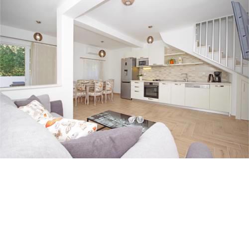 Three-Bedroom Holiday Home in Drvenik
