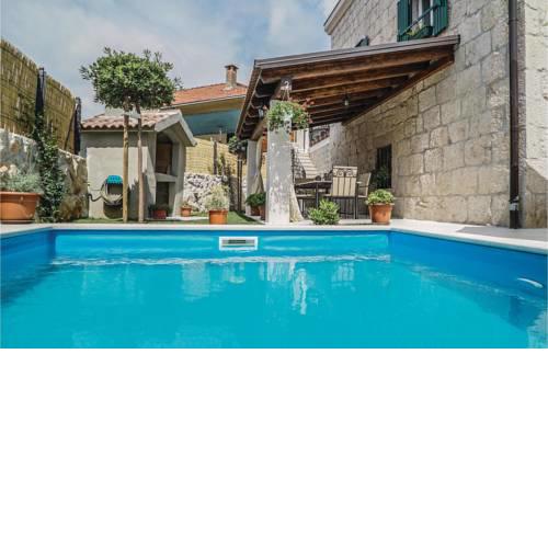 Three-Bedroom Holiday Home in Imotski
