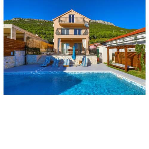 Three-Bedroom Holiday Home in Kastel Stari