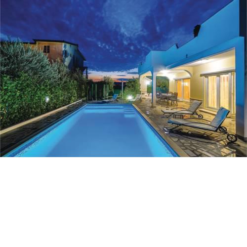 Three-Bedroom Holiday Home in Kastel Stari