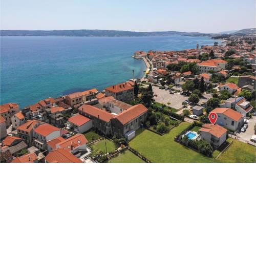 Three-Bedroom Holiday Home in Kastel Stari