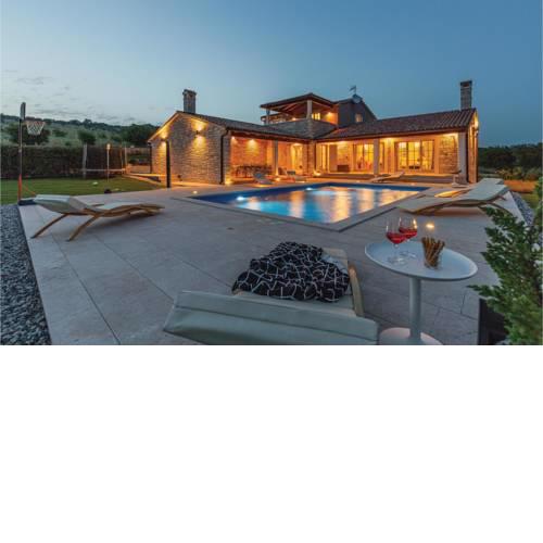 Three-Bedroom Holiday Home in Krnica