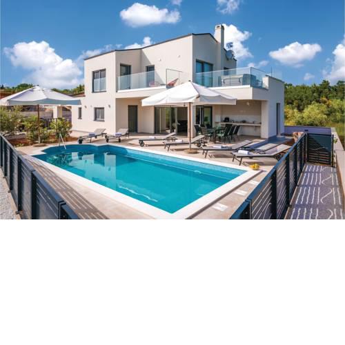 Three-Bedroom Holiday Home in Krnica