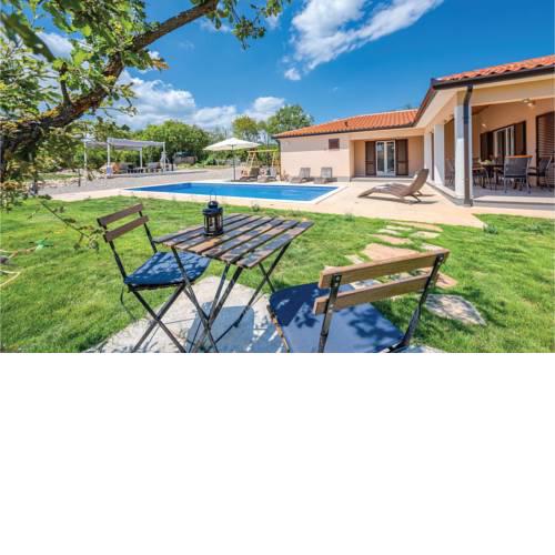 Three-Bedroom Holiday Home in Kunj