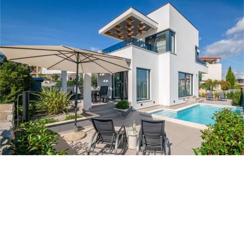 Three-Bedroom Holiday Home in Liznjan