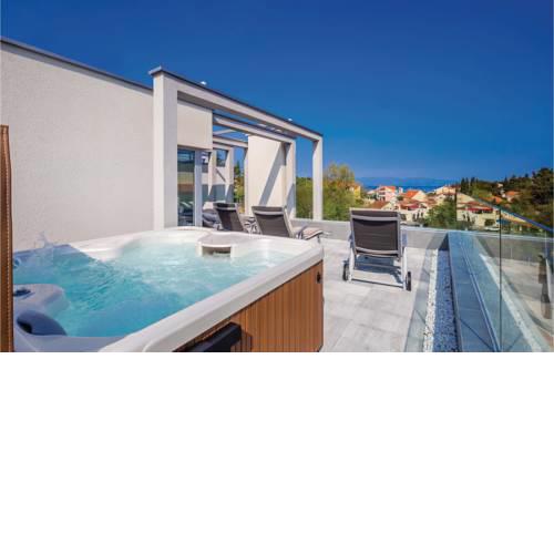 Three-Bedroom Holiday Home in Malinska