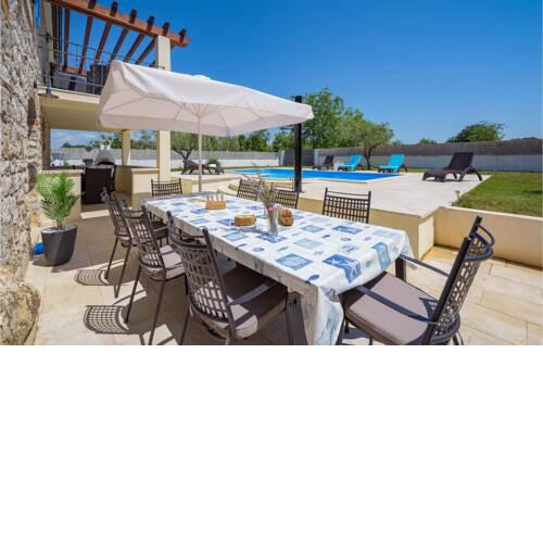 Three-Bedroom Holiday Home in Mihelici