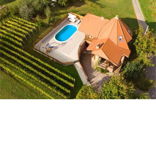 Three-Bedroom Holiday Home in Nasice
