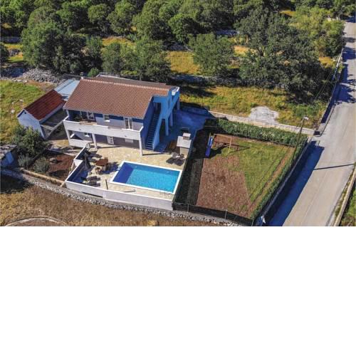 Three-Bedroom Holiday Home in Primorski Dolac