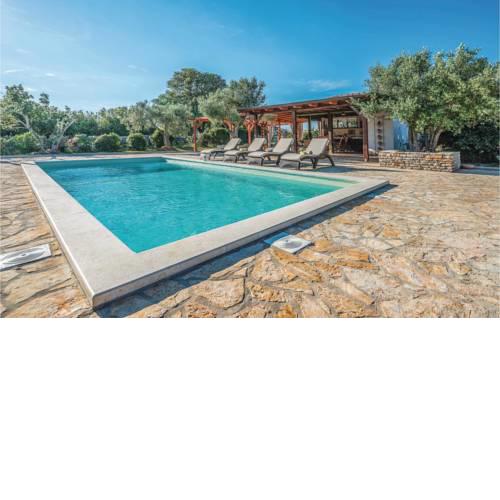 Three-Bedroom Holiday Home in Pula