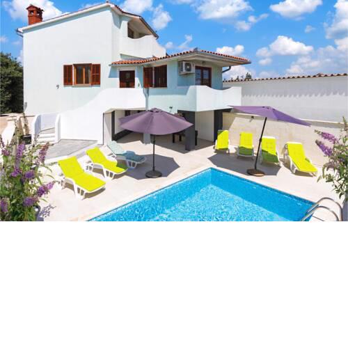 Three-Bedroom Holiday Home in Pula