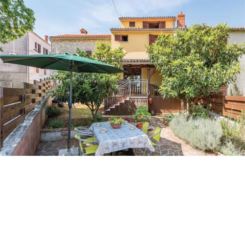 Three-Bedroom Holiday Home in Rovinjsko Selo
