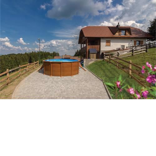 Three-Bedroom Holiday Home in Store
