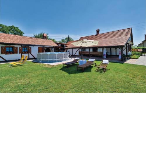 Three-Bedroom Holiday Home in Sveti Ivan Zabno
