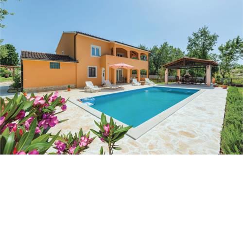 Three-Bedroom Holiday home in Sv.Lovrec