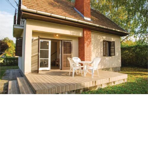 Three-Bedroom Holiday Home in Zamardi
