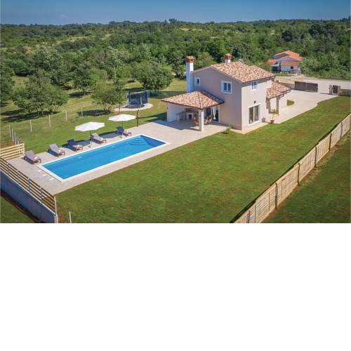 Three-Bedroom Holiday Home in Zminj