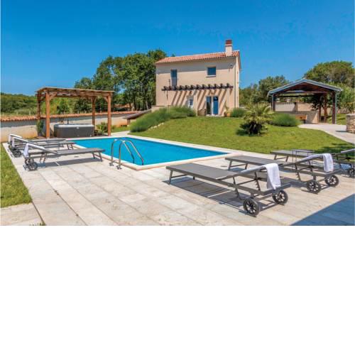 Three-Bedroom Holiday home Pomer with an Outdoor Swimming Pool 02