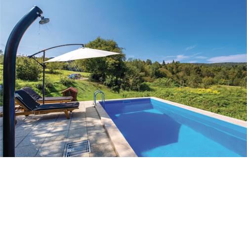 Three-Bedroom Holiday home with a Fireplace in Lukovdol
