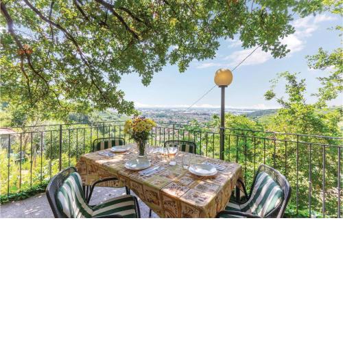 Three-Bedroom Holiday home with a Fireplace in Massa -MS-