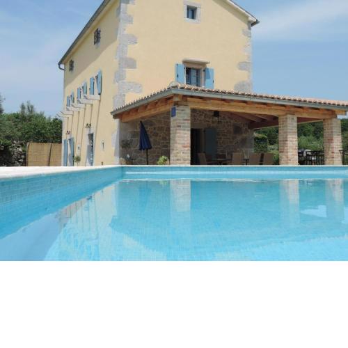 Three Bedroom Stone Villa Lusa with a Pool