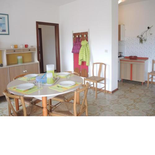 Three-Bedroom Villa with garden and parking - By Beahost Rentals