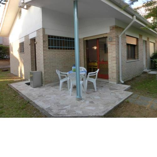 Three-Bedroom Villa with garden, parking and air conditioning