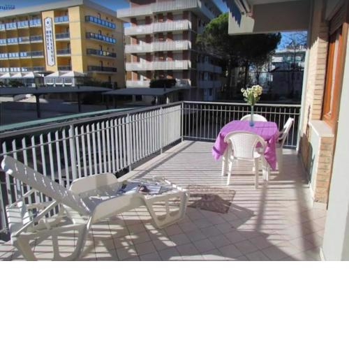 Three-room apartment with large terrace near the beach - Beach place included