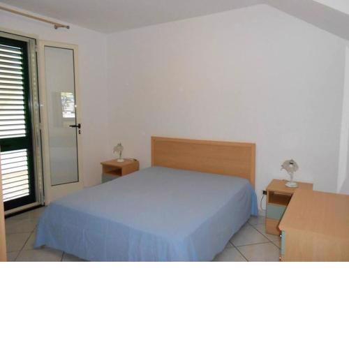 Three-room apartment with sea view on the coast of olive trees