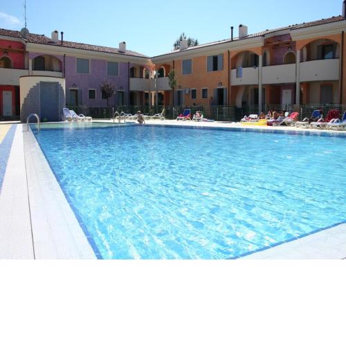 Three-room flat with swimming pool and balcony - By Beahost Rentals