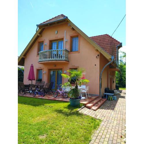 ThreeFamily'sHome