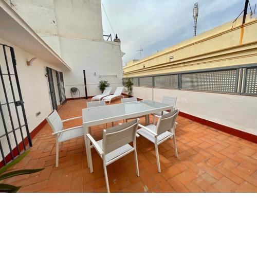 TI2 Dúplex con Terraza Privada, 120 metros de la Catedral