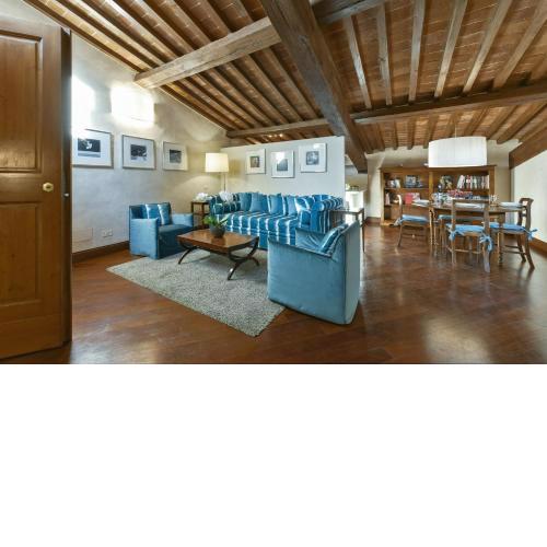 Tiepolo romantic penthouse in the Oltrarno