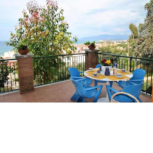 Tiffany apartment with sea view terrace in the center of Sperlonga