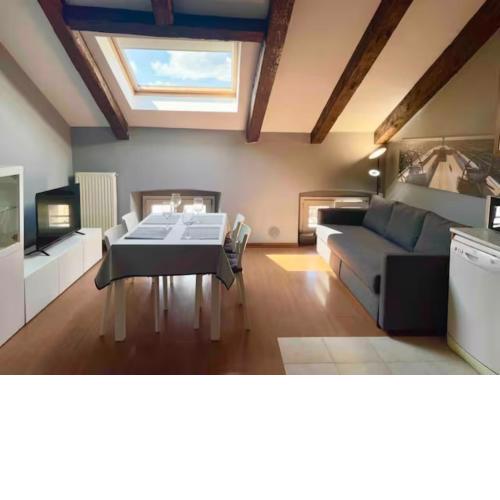 Tivarnella B&B - Large and bright Attic in Trieste Center