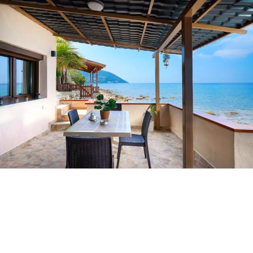 To Kyma - Seafront House