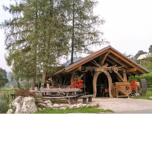 Tom Hostel