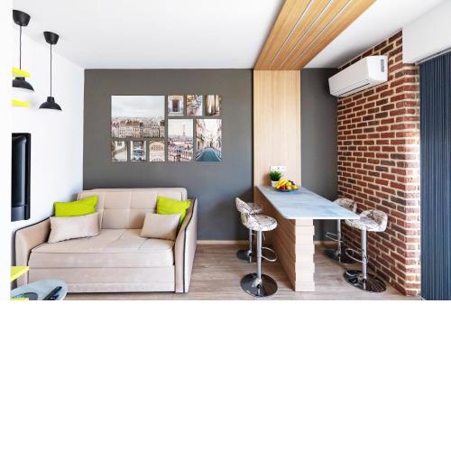 Top Center - modern with view
