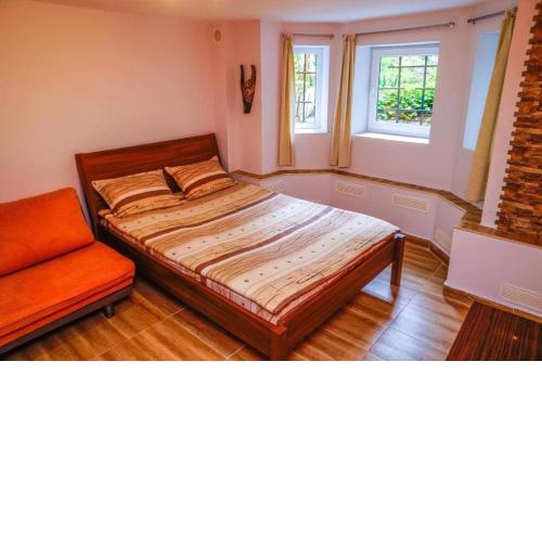 Top Center Apartment 2