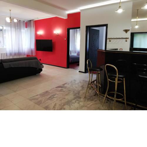 TOP CENTER COZY AND SPACIOUS APARTMENT