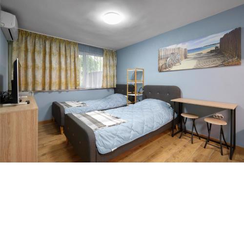 Top Center, Sea Garden, Brand New Studio - Majestic