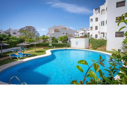 Top floor with amazing sea views in Duquesa