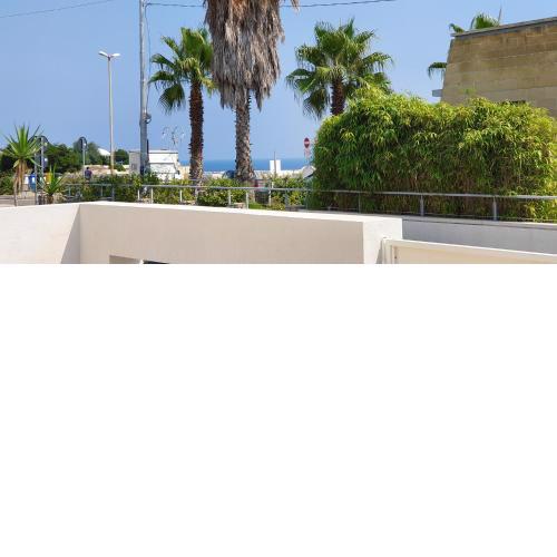 Torre dell'Orso centro - villino vista mare con ampio giardino