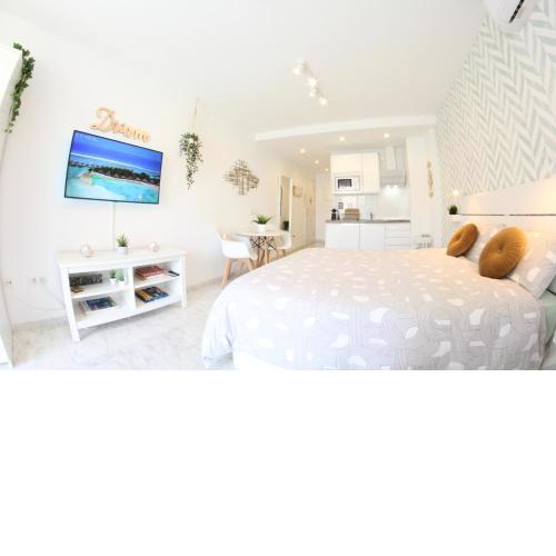 TORREMOLINOS - NEW CENTRAL STUDIO PLATA WITH BALCONY
